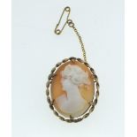 A 9ct gold framed cameo brooch - 3 x 2.5cm
