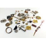 A tray of various costume jewellery