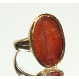 A 14ct gold intaglio ring, 16g - size T