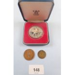 A miscellaneous lot including : Royal mint issue, Silver Jubilee commemorative 1977, cased, no