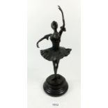 A modern bronze of a ballerina by Aldo Vitaleh, 31cm