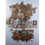 A tub of British pre-decimal and decimal coinage including farthing, halfpennies, pennies, brass