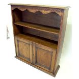 An oak Arts & Crafts bookcase 110 x 92cm