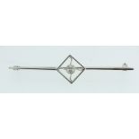 An 18ct white gold bar brooch set solitaire diamond in square setting