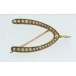 An 18ct gold pearl set wishbone good luck brooch, 3.7g, 4 x 2.2cm