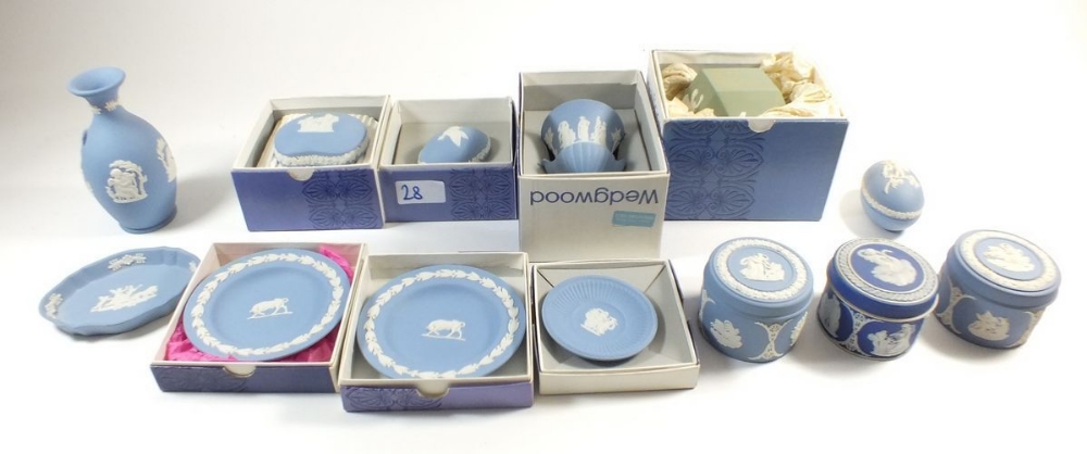 Eleven items of Wedgwood Jasperware (six boxed)