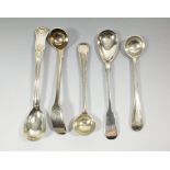 Five assorted Georgian and Victorian salt and mustard spoons, 91.2g