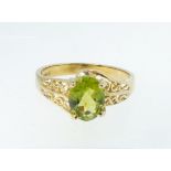 A 9ct gold and peridot ring, 2.1g, size M