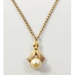 A 9 carat gold pearl pendant and 9 carat gold necklace, 2.5g