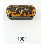 A 19th century horn and tortoishell snuff box with inlay to lid - 7cm x 3.5cm