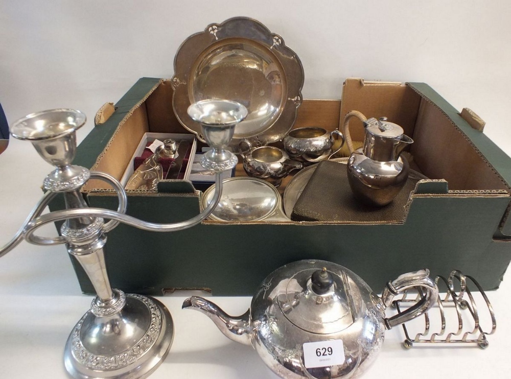 A Mappin and Webb silver plated tazza, an engraved Victorian tray, silver plated water jug and