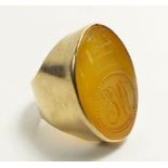 An antique 9 carat gold agate set signet ring, engraved lion and monogram, size M/N, 10.6g, the