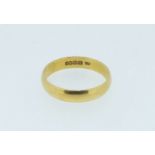 A 22 carat gold wedding band, London 1970, 3.1g