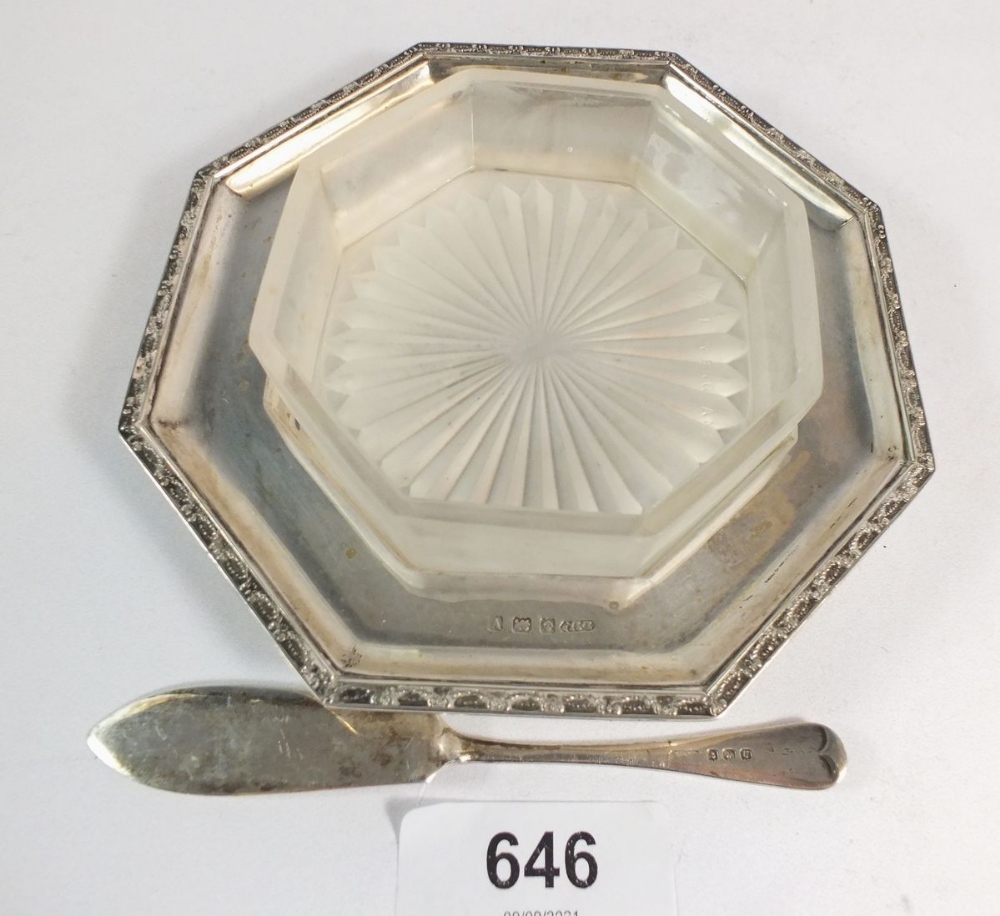 An octagonal silver butter dish with glass liner, Birmingham 1945 and silver butter knife, 88g