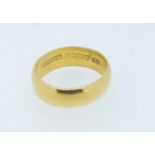 A 22 carat gold wedding band, 4g, size G/H