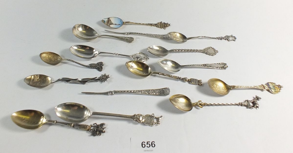 A collection of silver commemorative and souvenir spoons, 196g