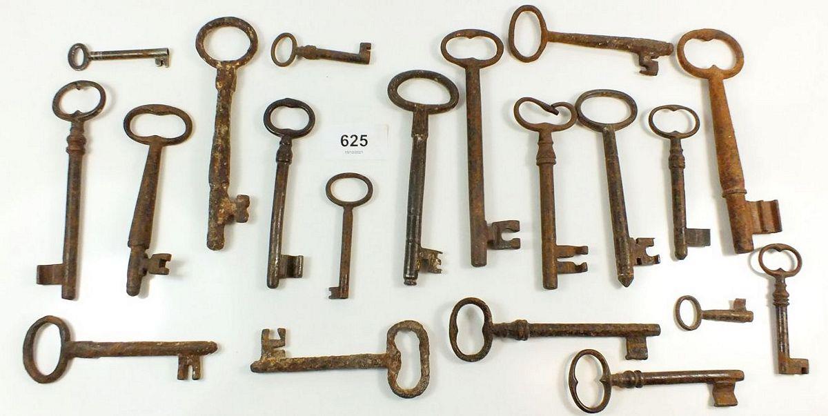A quantity of antique keys