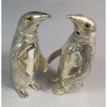An 800 standard silver pair of penguin cruets, 72g, 5.5cm tall