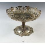 A silver comport with pierced decoration, 306g, 17.5cm