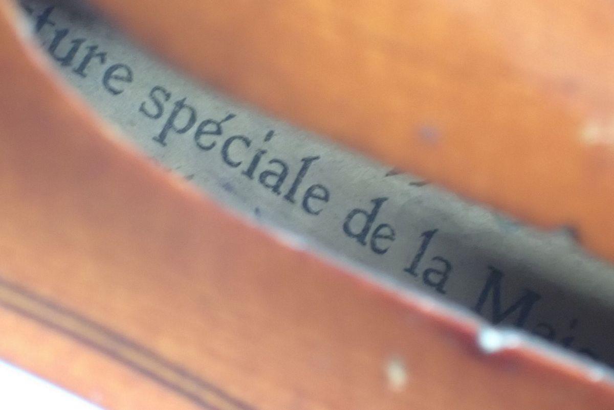 An early 20th century French violin by Francois Barzoni with label 'Manufacture special de la Maison - Image 12 of 13