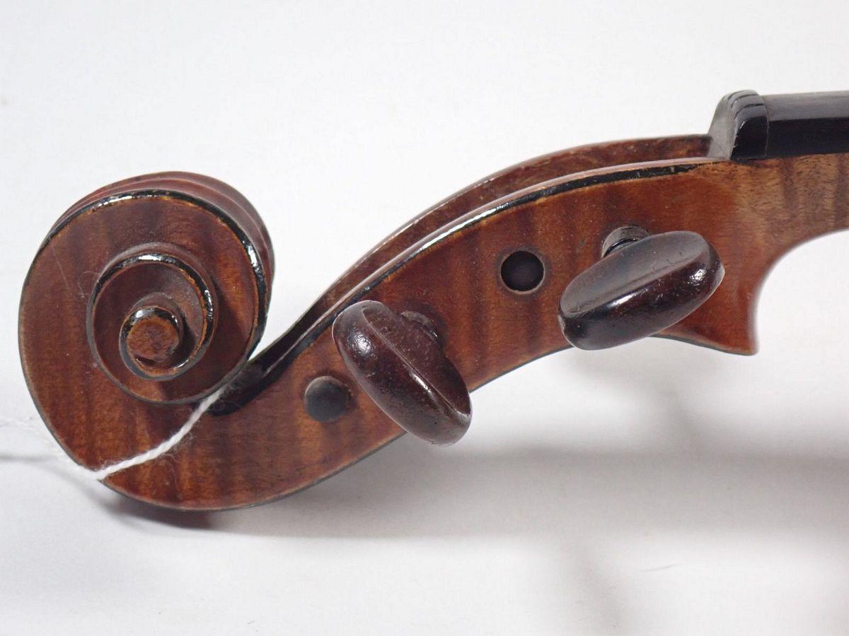 An early 20th century French violin by Francois Barzoni with label 'Manufacture special de la Maison - Image 6 of 13