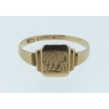 A 9 carat gold signet ring, size O, 1.5g - cased