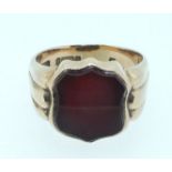 A 9 carat gold gentleman's signet ring set with a cornelian, size W, 12.5g