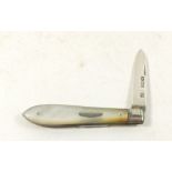 A silver and mother of pearl folding fruit knife, Sheffield 1901, by Robert Pringle & Sons