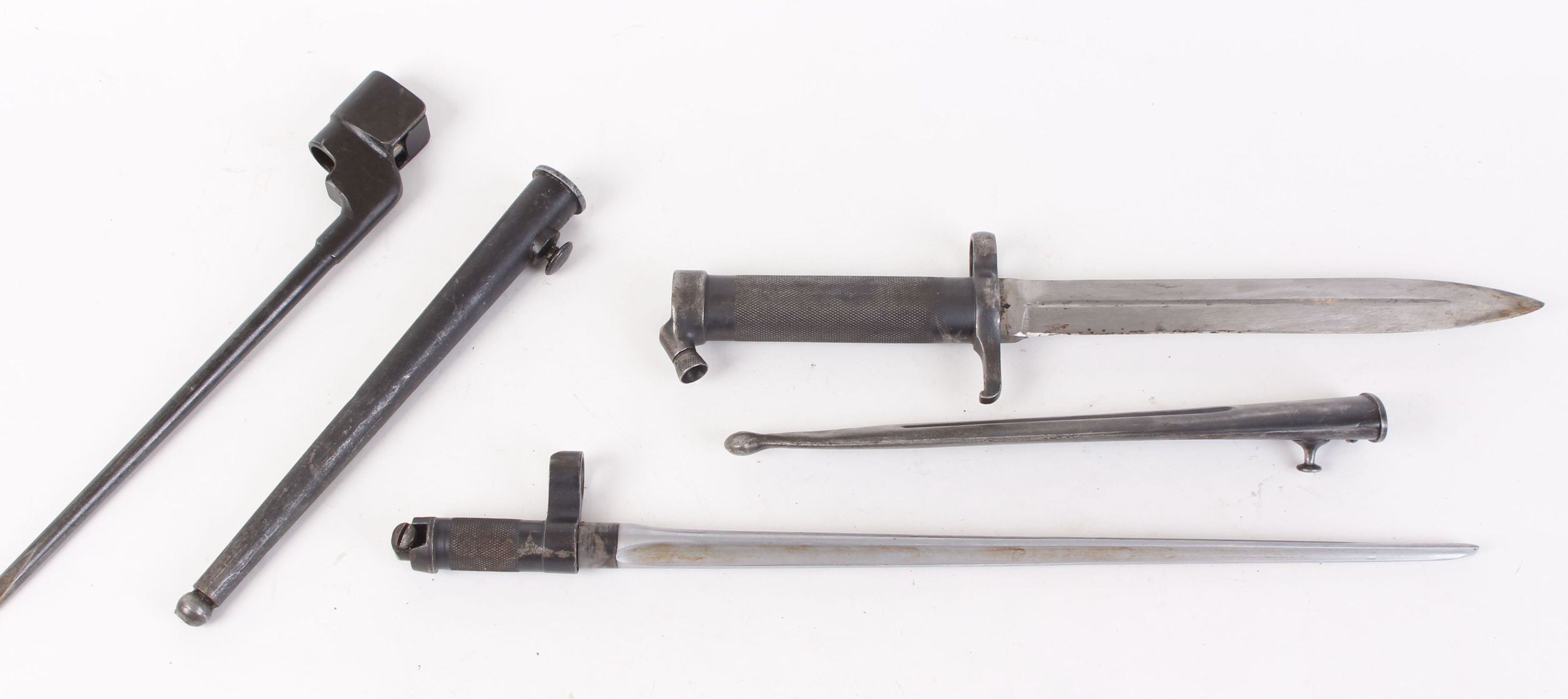 Swedish M96 Mauser bayonet, 8 ins blade stamped 696 to ricasso, cross guard stamped 333, in metal