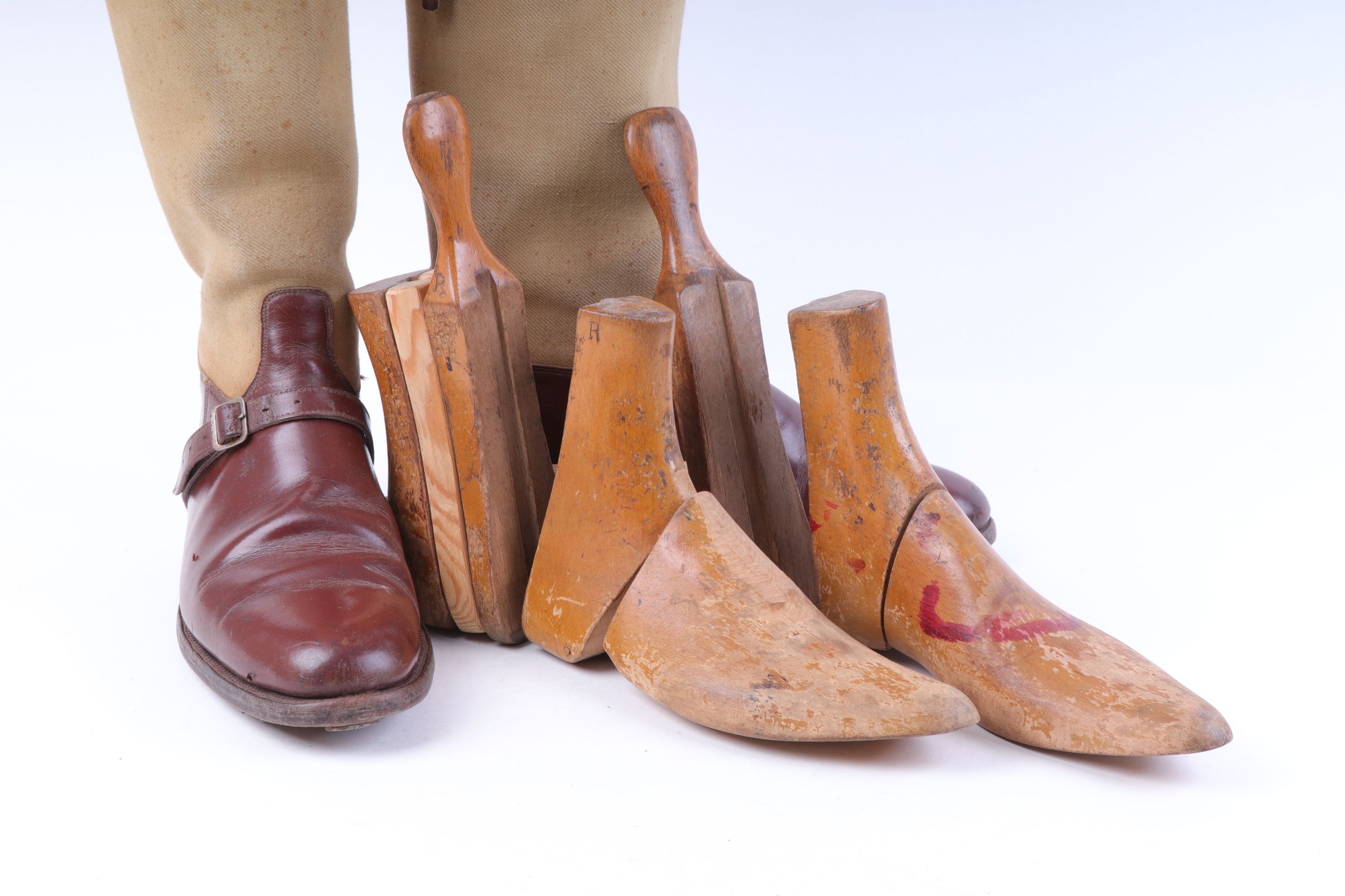 Pair of vintage hob-nail riding boots, brown leather and canvas, with a pair of boot trees (size 8) - Image 3 of 4