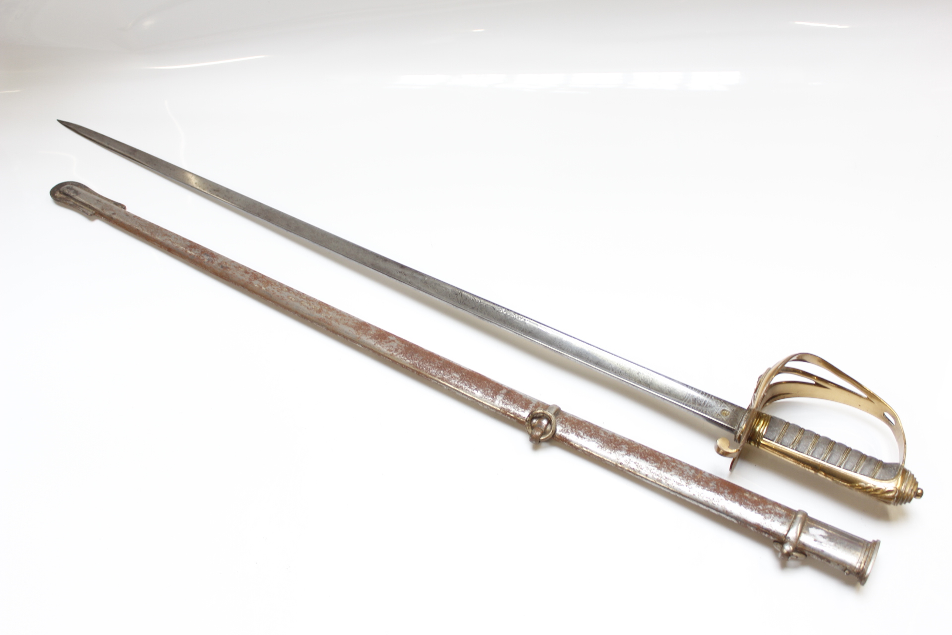 British Pattern 1845 Indian Officer's sword, 32½ ins single edged fullered and etched blade, the ric