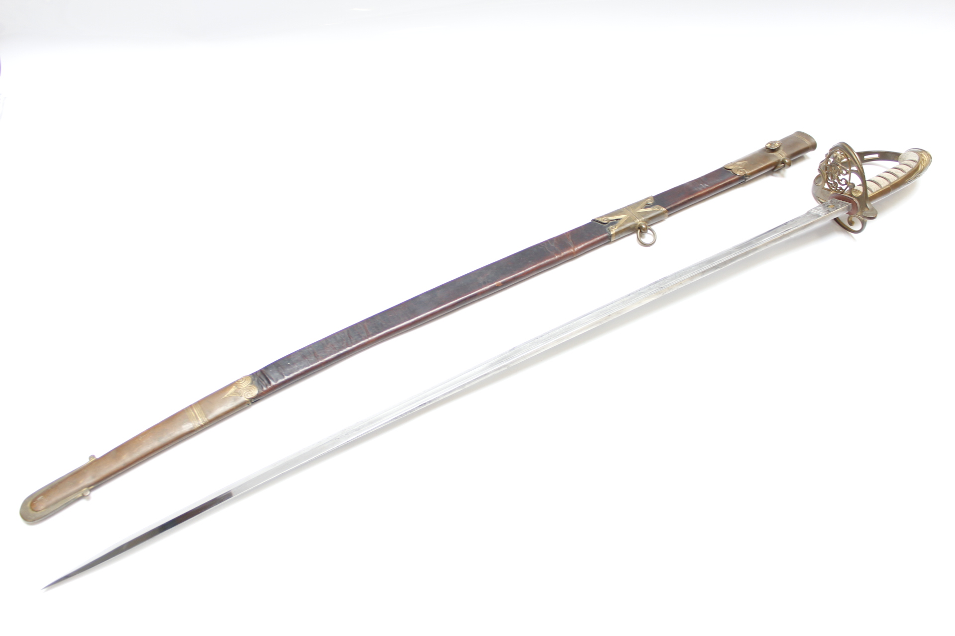 British Pattern 1822 Officer's sword, 32½ ins slightly curved fullered blade by Doland & Co., the bl