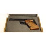 .177 F.A.S. AP604 target air pistol, open sights, adjustable wood grips, no. 15747, in original box