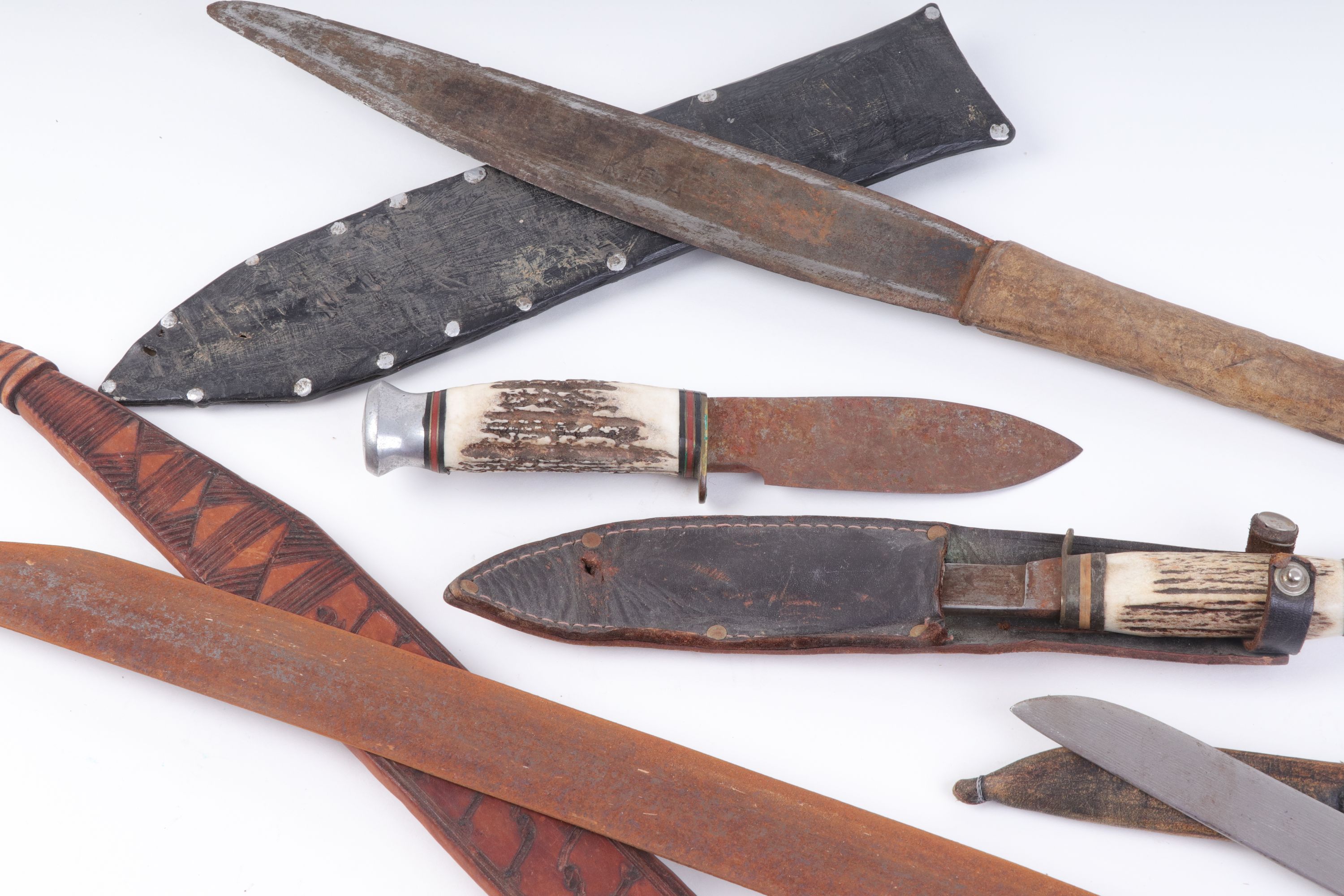 Seven various knives incl.: 4½ ins blade with ebony carved bird handle, in leather sheath, and 10¾ i - Image 3 of 4