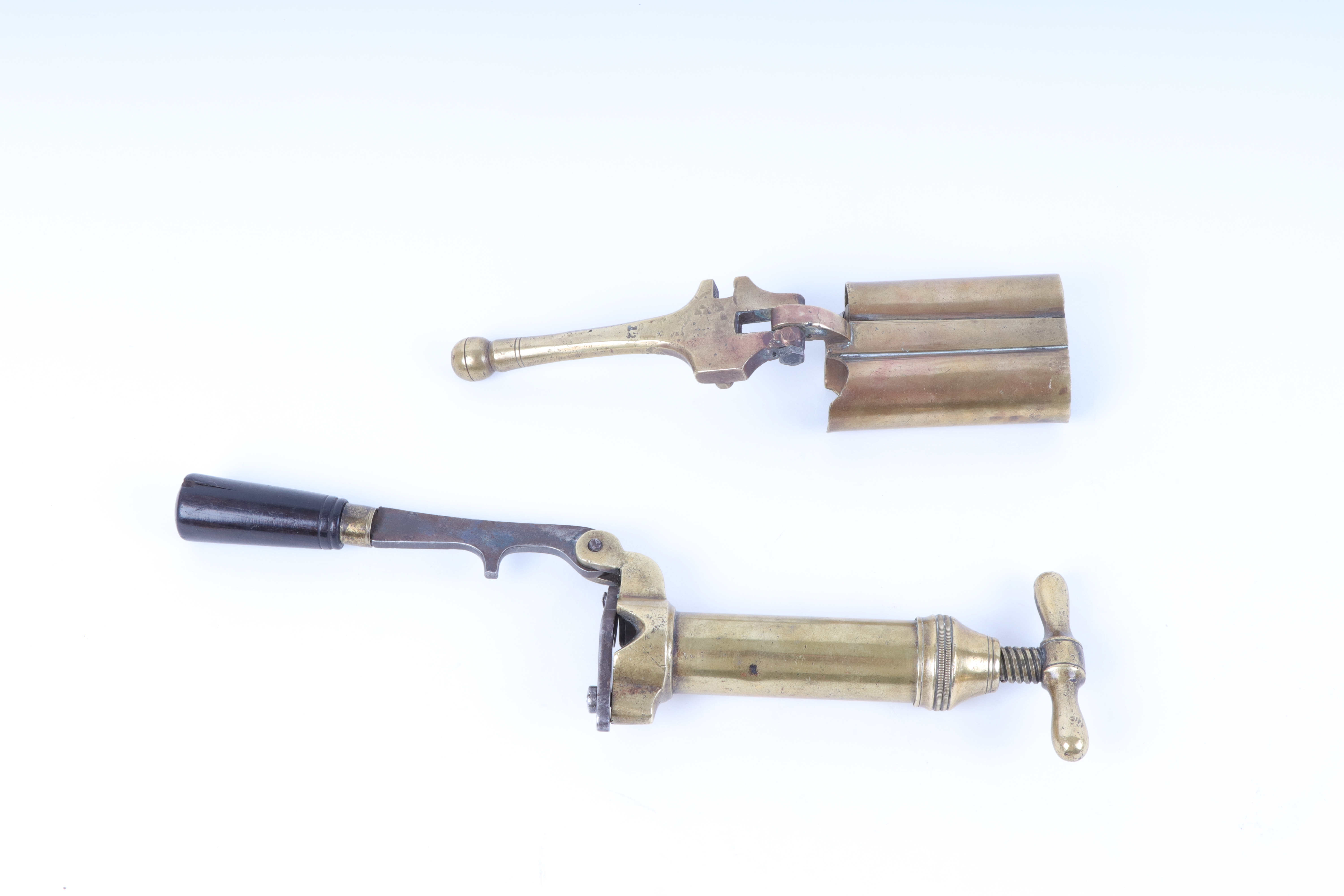 12 bore Brass field screw top capper decapper stamped G & J W Hawksley Despatch and 12 bore brass fi - Image 2 of 3