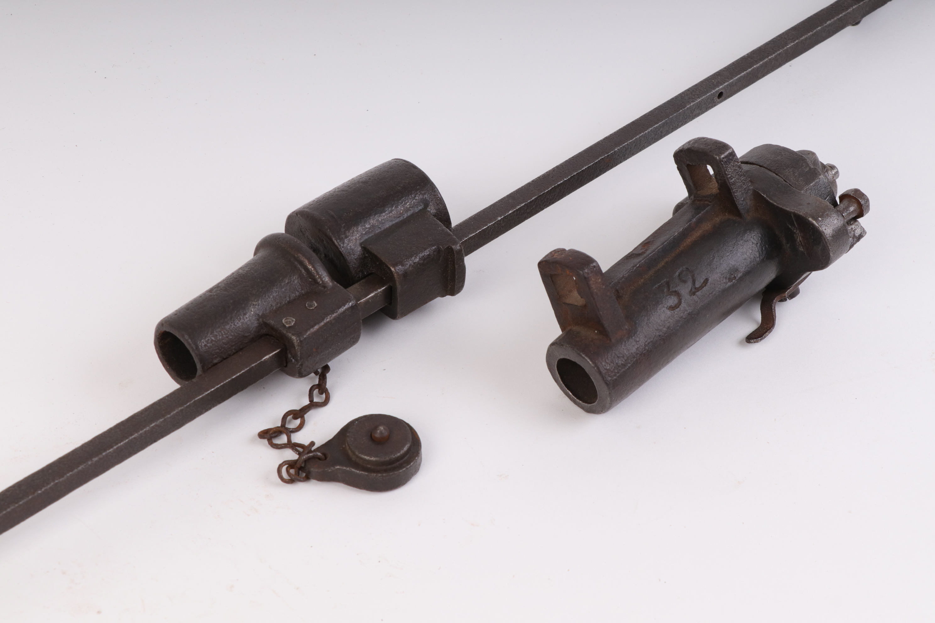 Victorian poachers alarm gun in heavy cast iron and a similar part alarm gun - Image 2 of 2