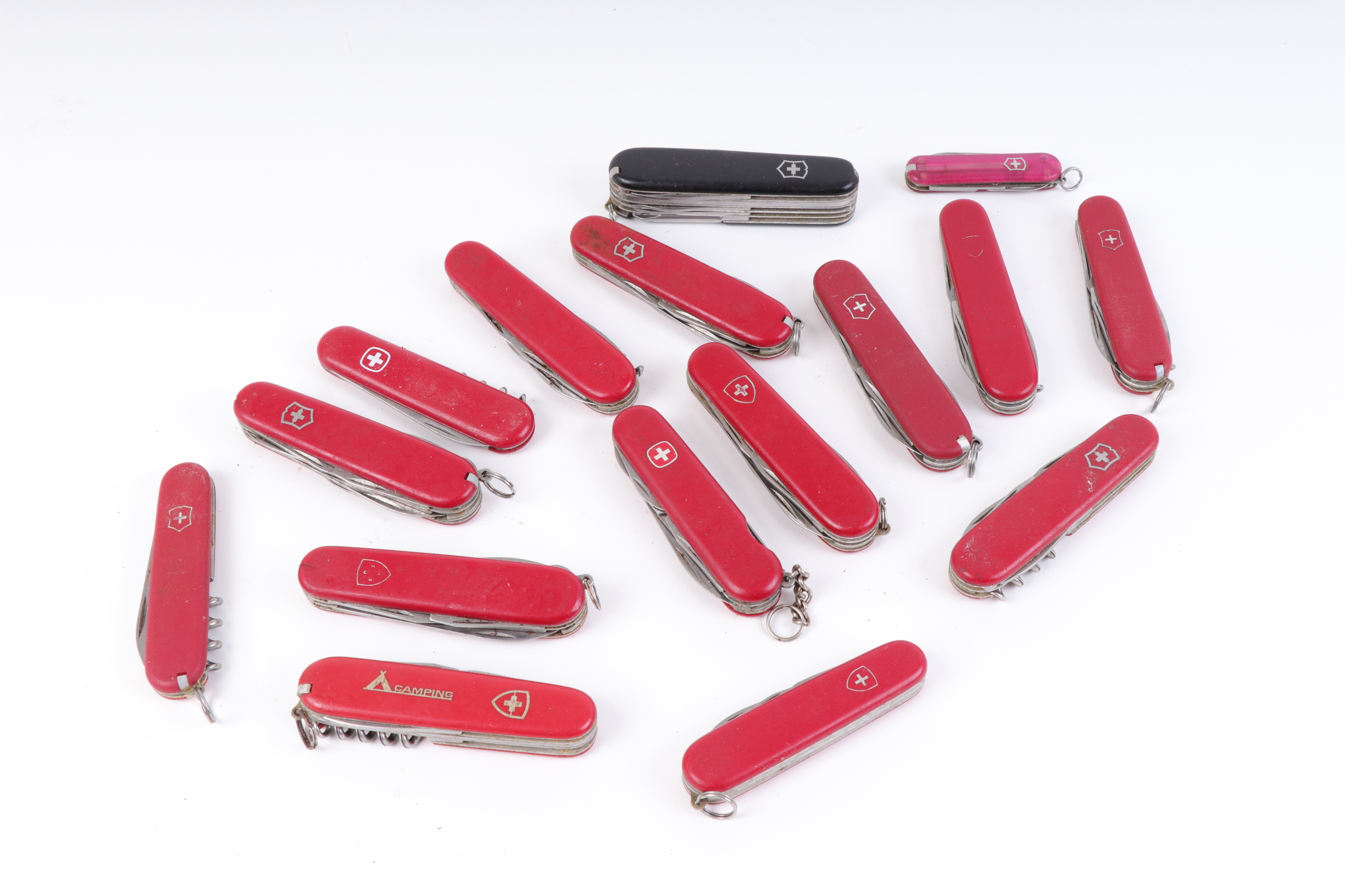 Quantity of Victorinox Swiss Army pocket knives