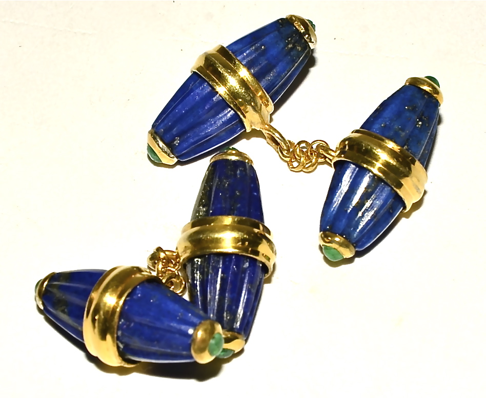 A pair of lapis lazuli cufflinks, terminating with emeralds, and mounted in gilt 925 silver links - Image 3 of 3