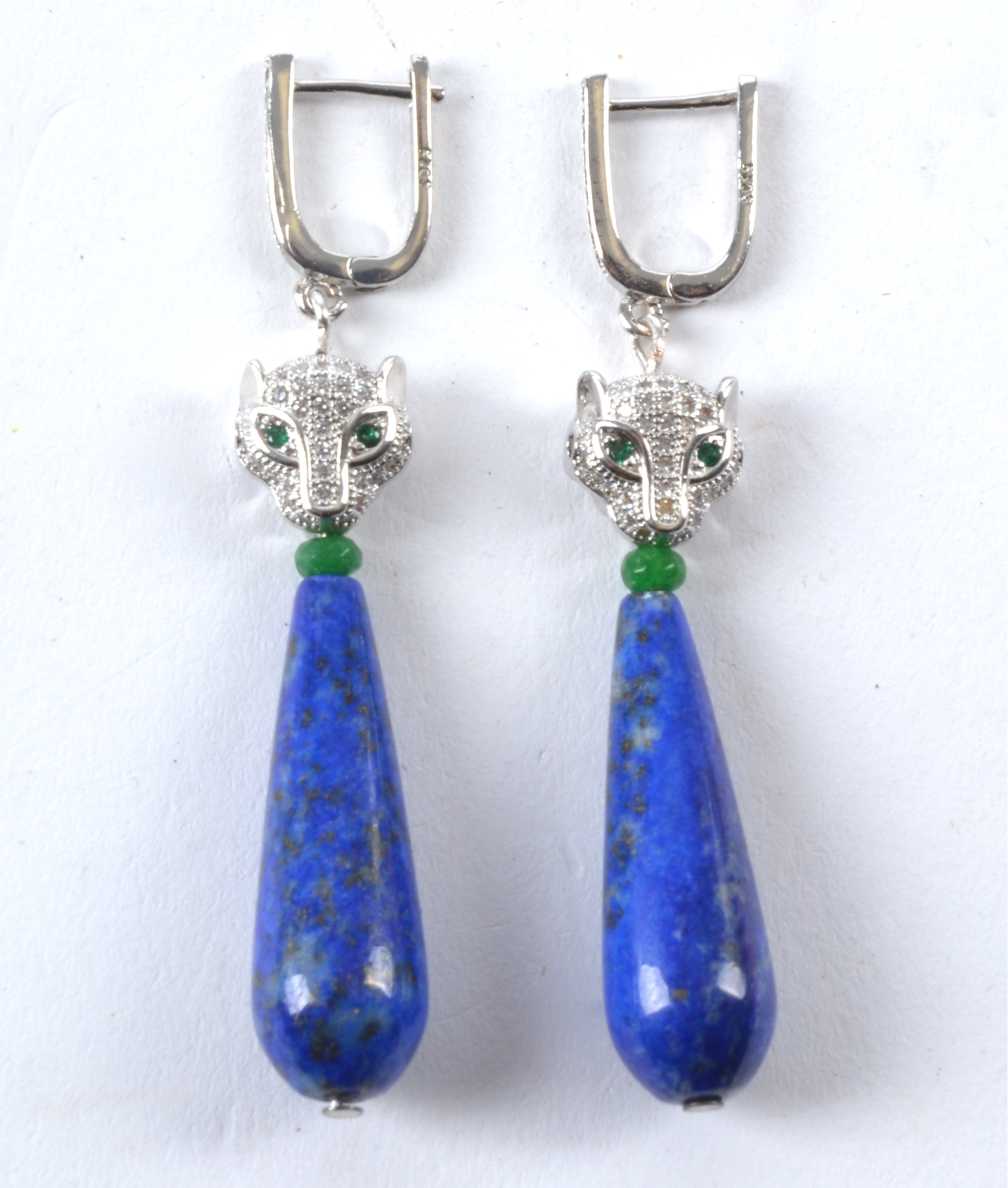 A pair of teardrop shaped lapis lazuli earrings, with panther's head terminals and green coloured - Image 2 of 3