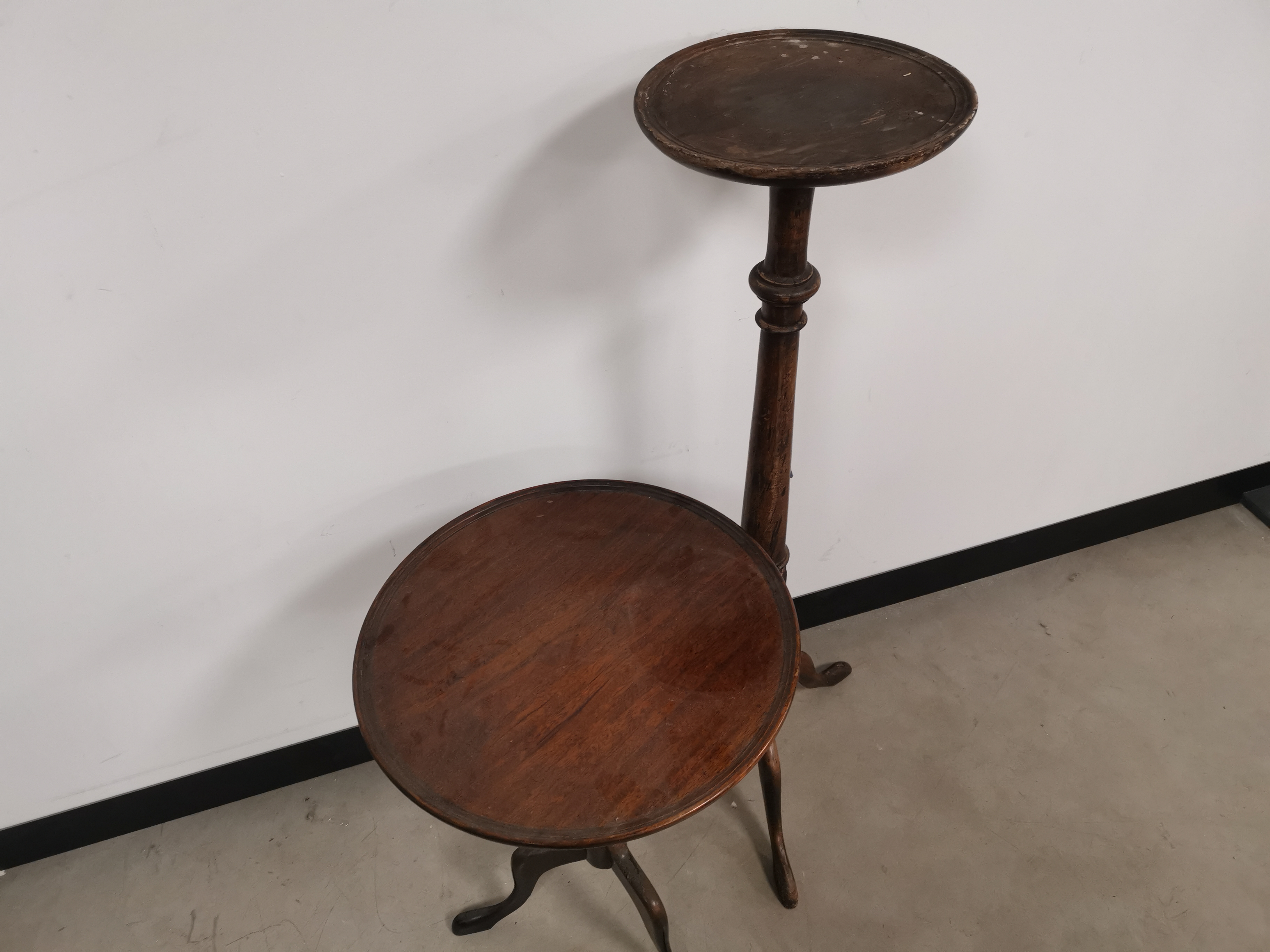 A Georgian mahogany circular occasional table, 46cm x 64cm, together with a jardinière stand of - Image 3 of 3