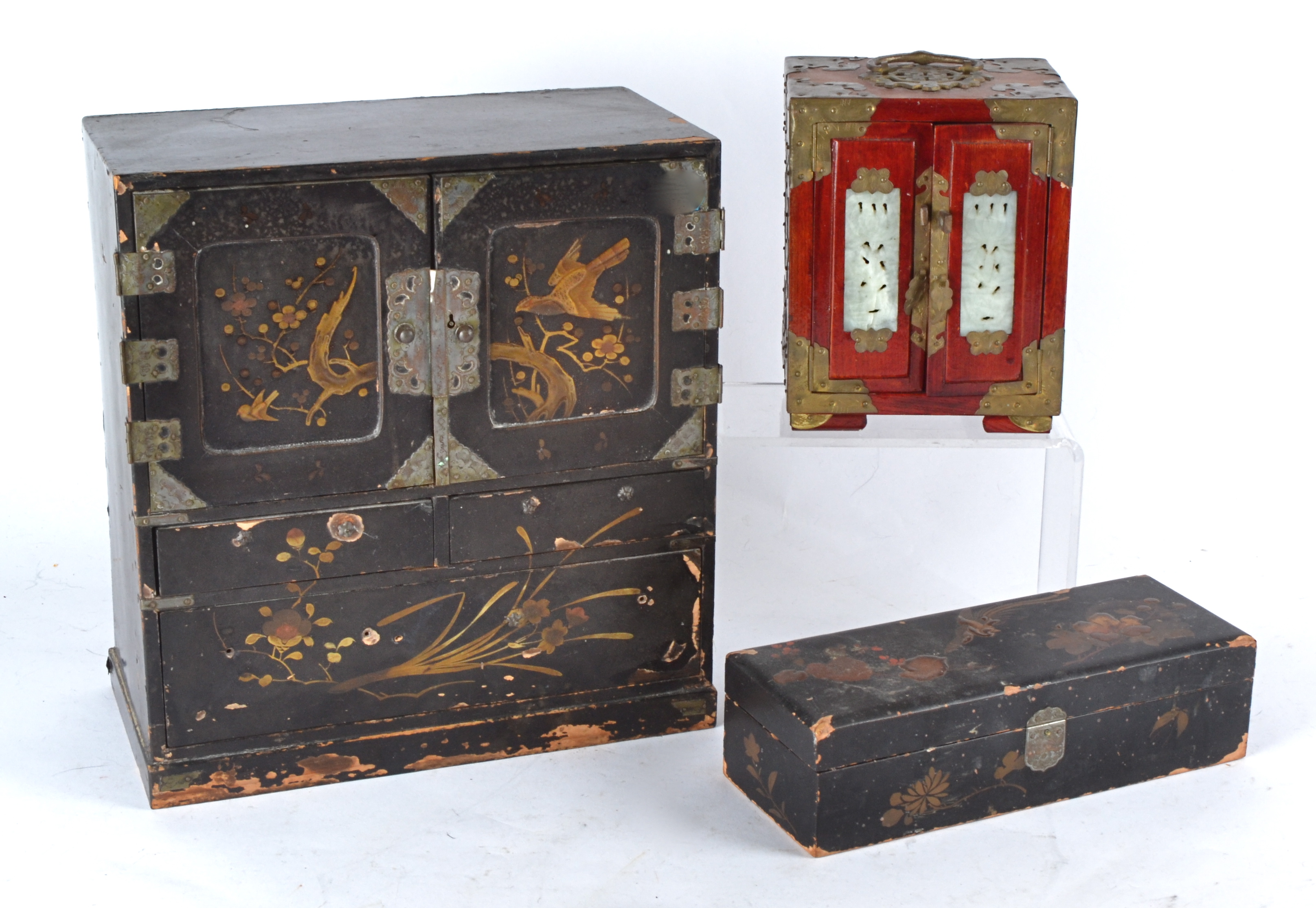 A Japanese black lacquered table top cabinet late Meiji or early Taisho period, with gilt decoration - Image 3 of 3