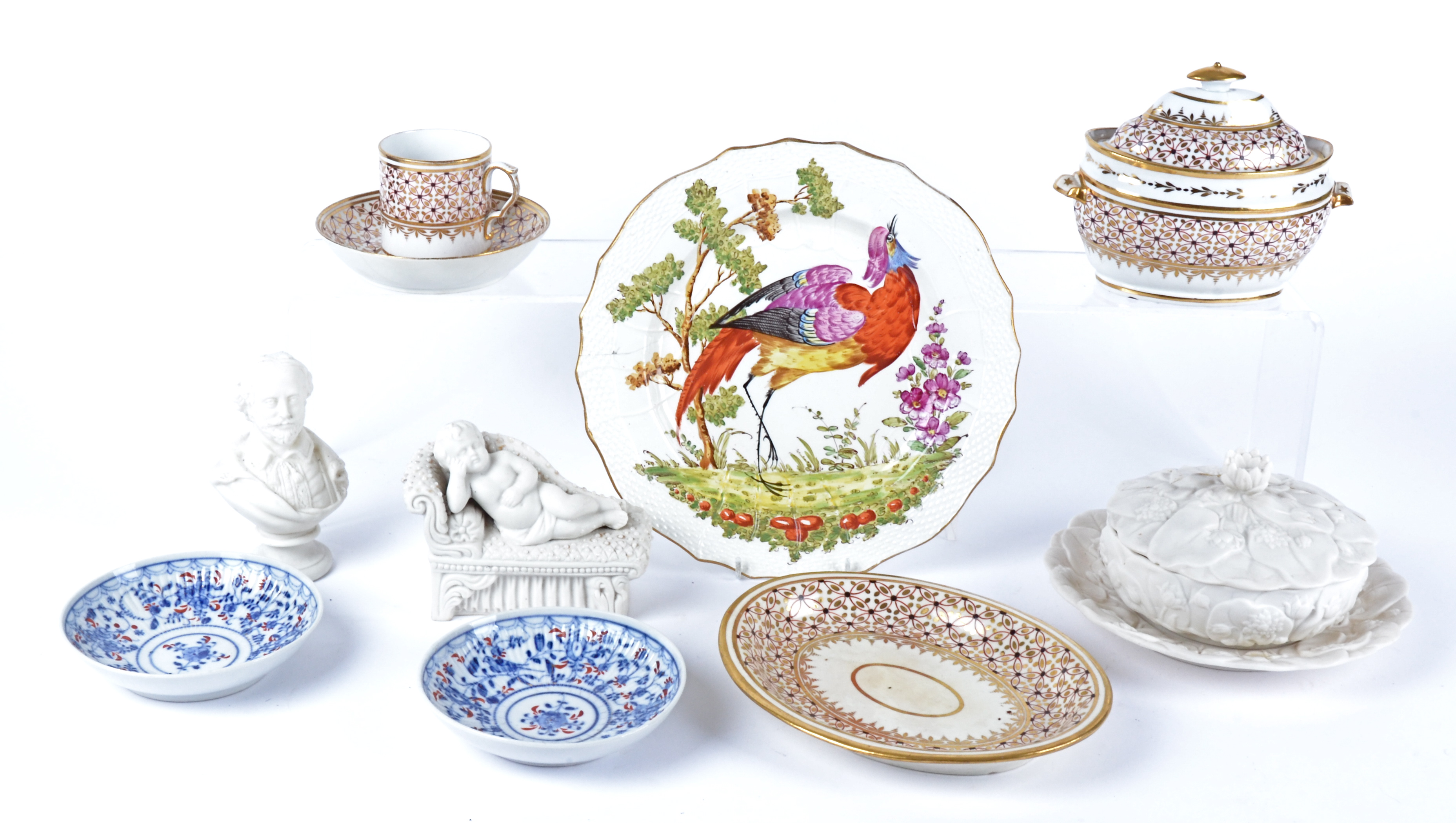 An 18th Century plate with polychrome decoration of an exotic bird, with moulded cavetto and - Image 2 of 3