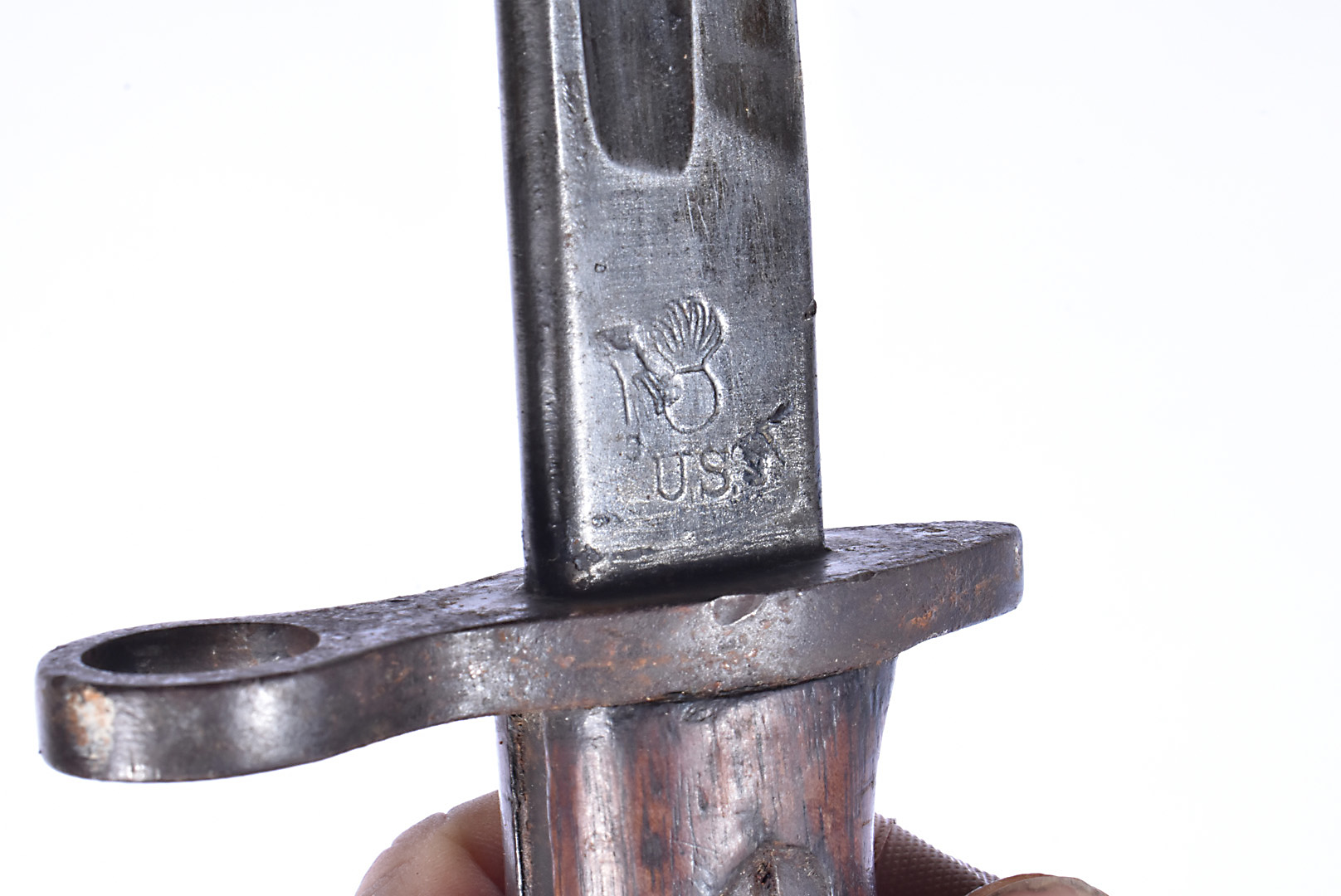 A US Remington 1917 bayonet and scabbard, marked to the single fullered blade, with leather and - Image 3 of 4