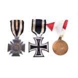 A WWI Iron Cross 2nd Class, having magnetic iron core, moveable, together with a 1914-18 Honour