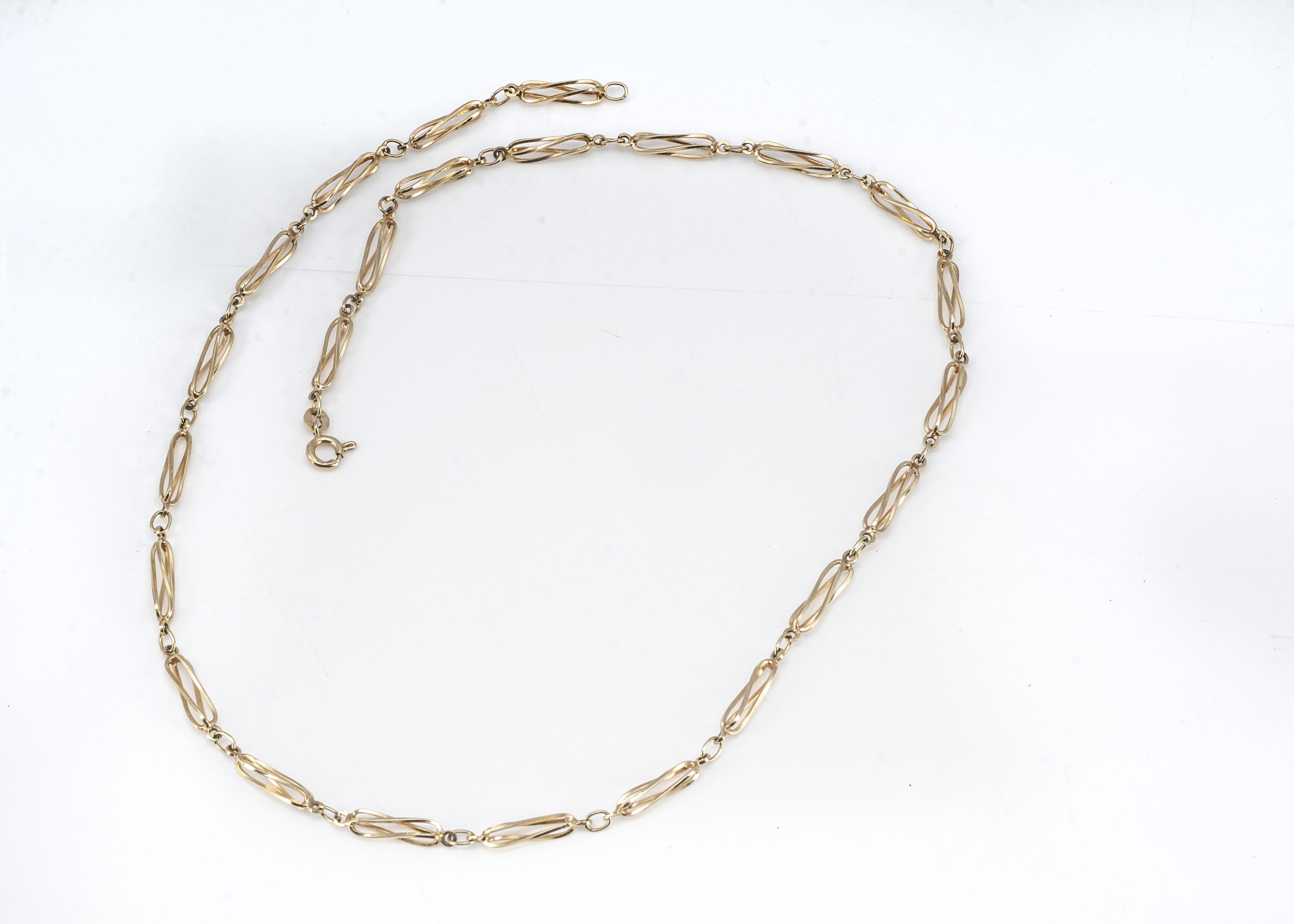 A 9ct gold necklace, comprising ovoid twisted links with barrel snap clasp, 50cm, 9.6g