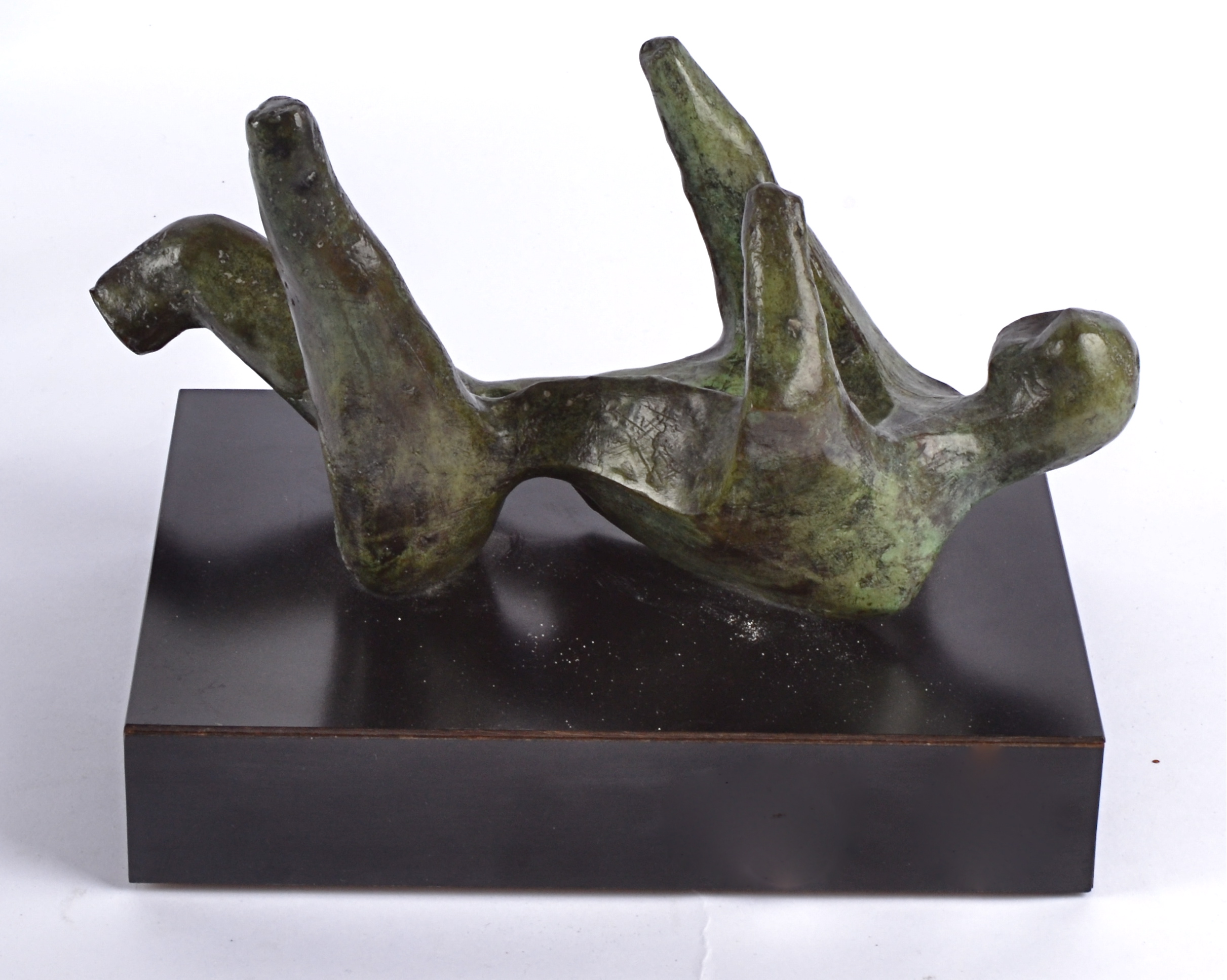 Eli Ilan (1928-1982) 'Lenni' bronze sculpture of an abstract reclining figure, on a black plinth - Image 5 of 9