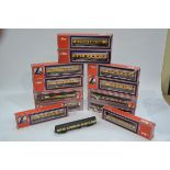 Lima OO Gauge GWR Rail Car and Coaches, a boxed 205132 GWR Railcar No 22 in chocolate and cream