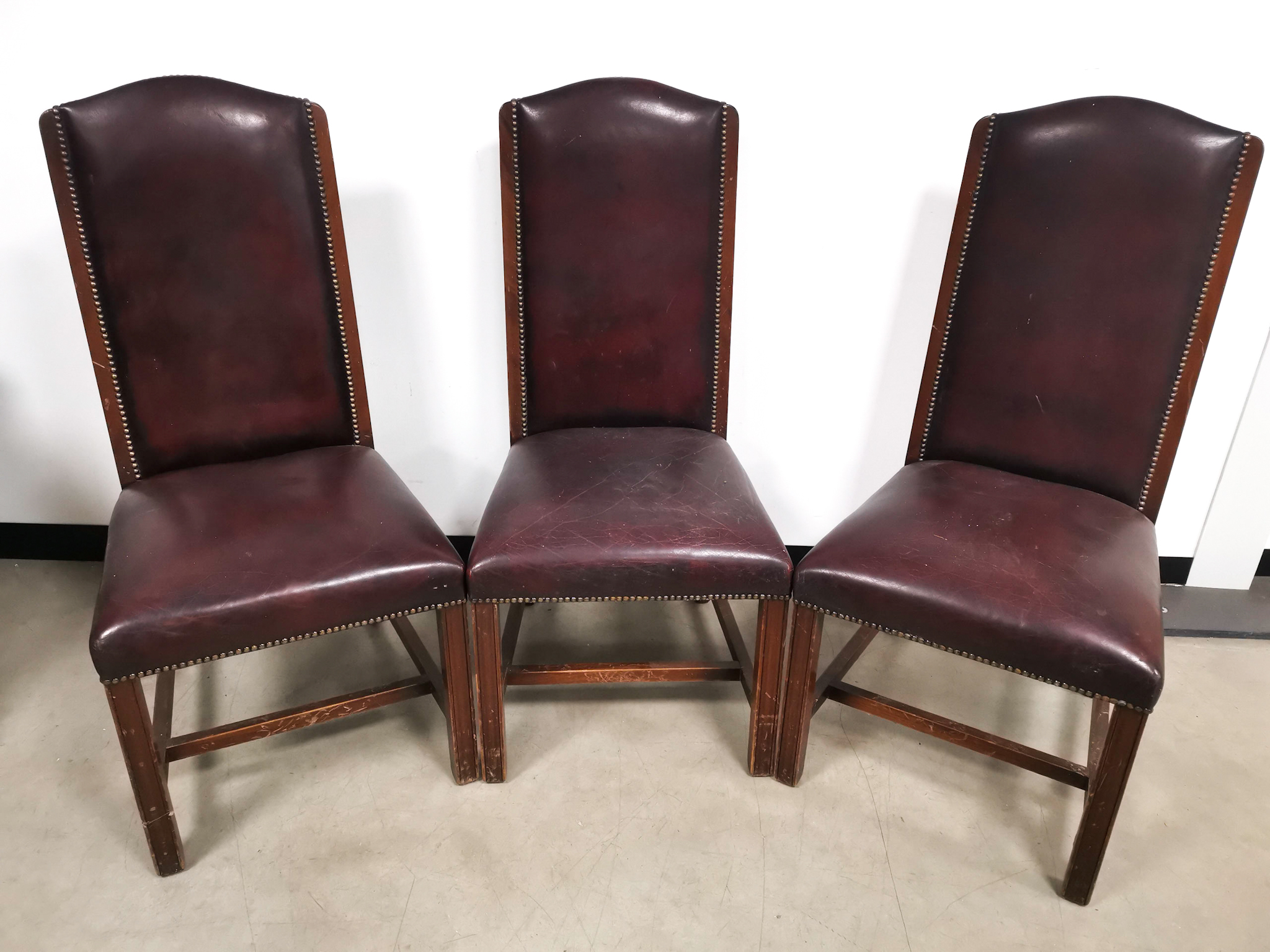 Set of four modern dark red leatherette chairs, 53cm W x 57cm D x 110cm H - Image 3 of 4
