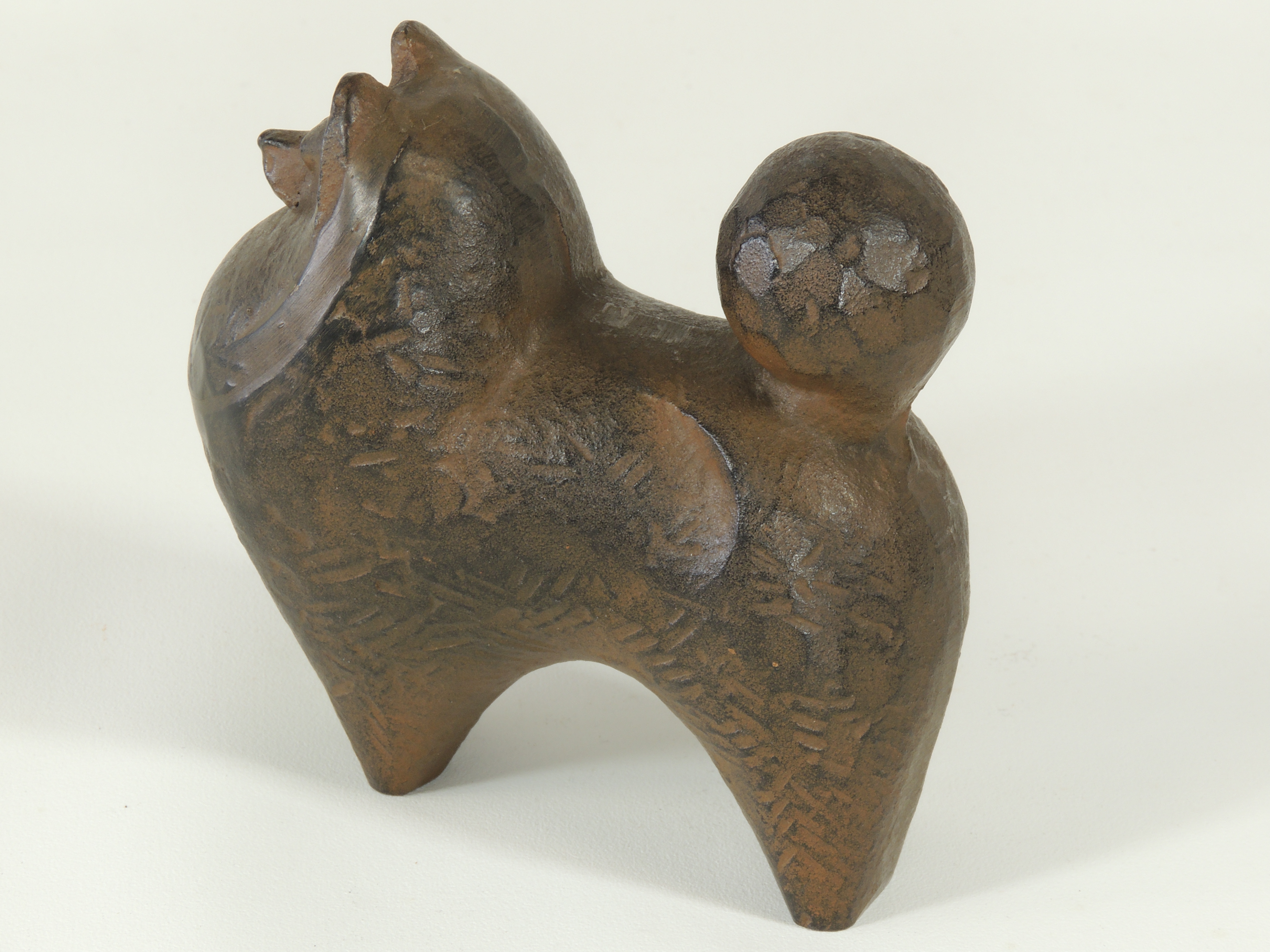 A 20th Century cast metal figure of a Pomeranian type dog, with impressed foundry mark to bag - Image 3 of 4