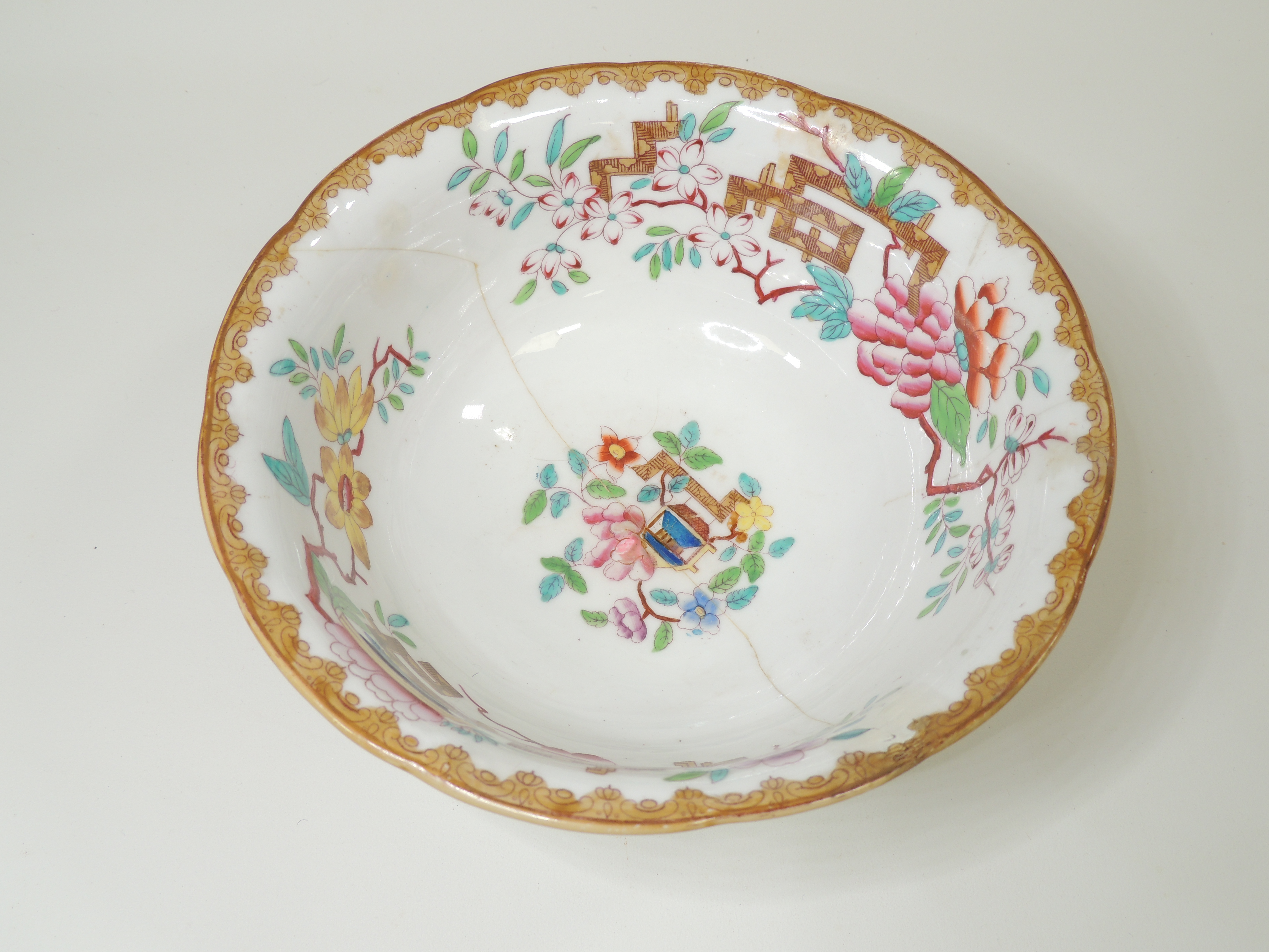 A British Staffordshire 19th Century part service in the 'China Tea' pattern, with a Chinoiserie - Image 7 of 7